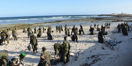 Beach cleaning to eliminate plastics takes root in Somalia 